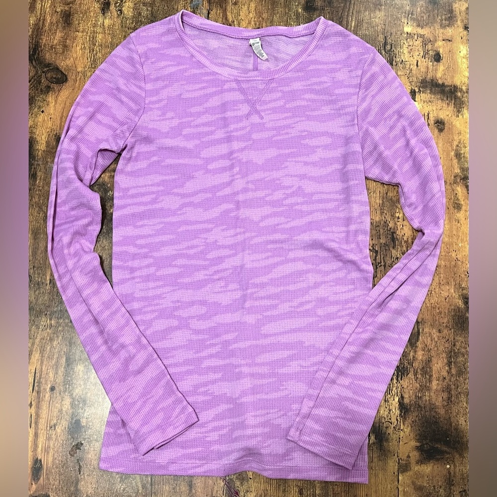 2/$12 🌸 Ladies Purple Under Armour Shirt - Size Medium